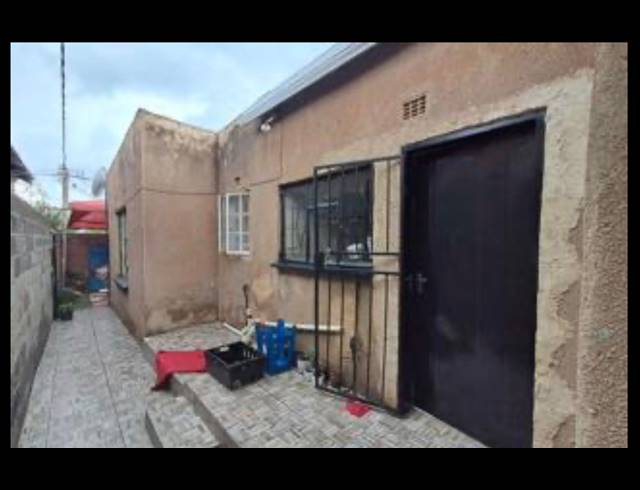 3 BEDROOM FREESTANDING FOR SALE IN IVORY PARK